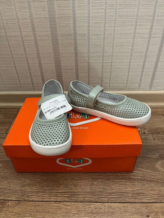 Продам новые кожаные босоножки для девочки,размер 29.