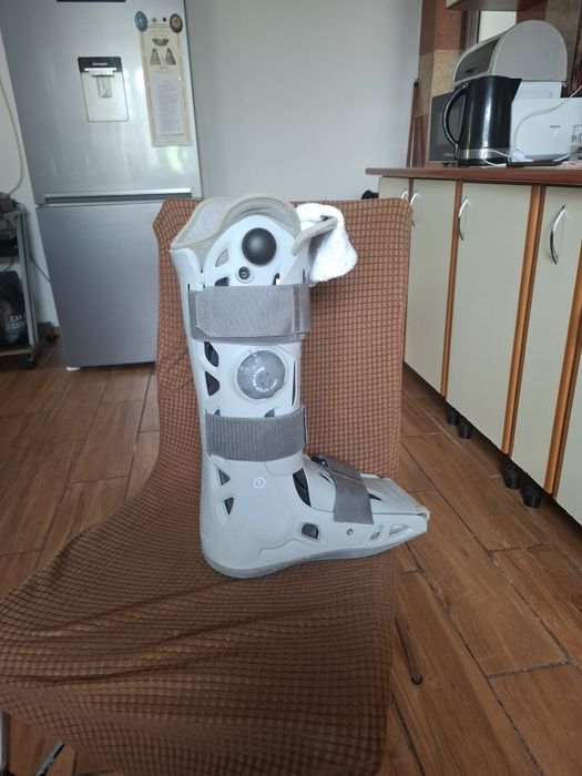 Orteza aircast picior stang folosita 3 luni