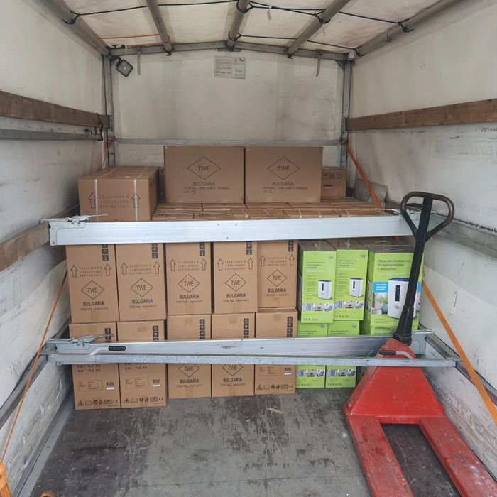 Транспортни услуги с 8 палетен брезентов бус с падащ борд