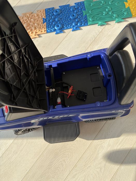 Продам электро-машинку детскую