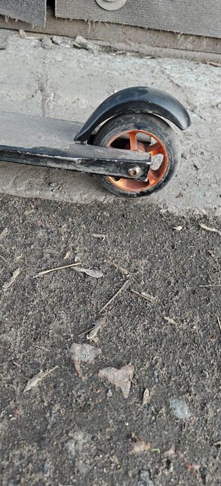Продаю самокат,стоял в гараже,состояние нормальное