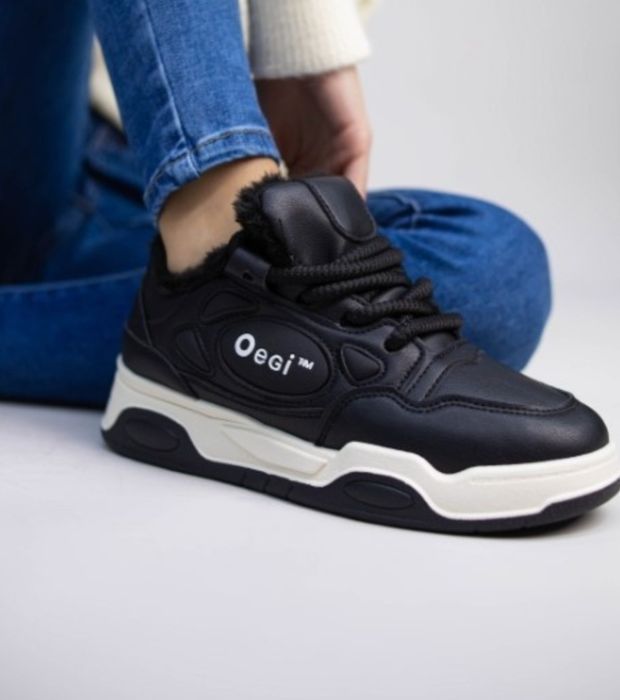 Кроссовки зимние.