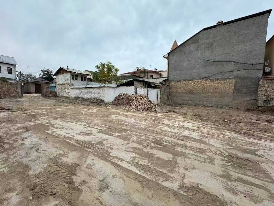 Шота Руставелидан 100 метр ичкарида ер майдони сотилади