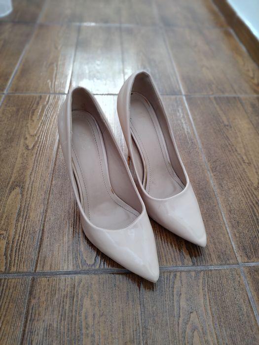 Pantofi cu toc inalt