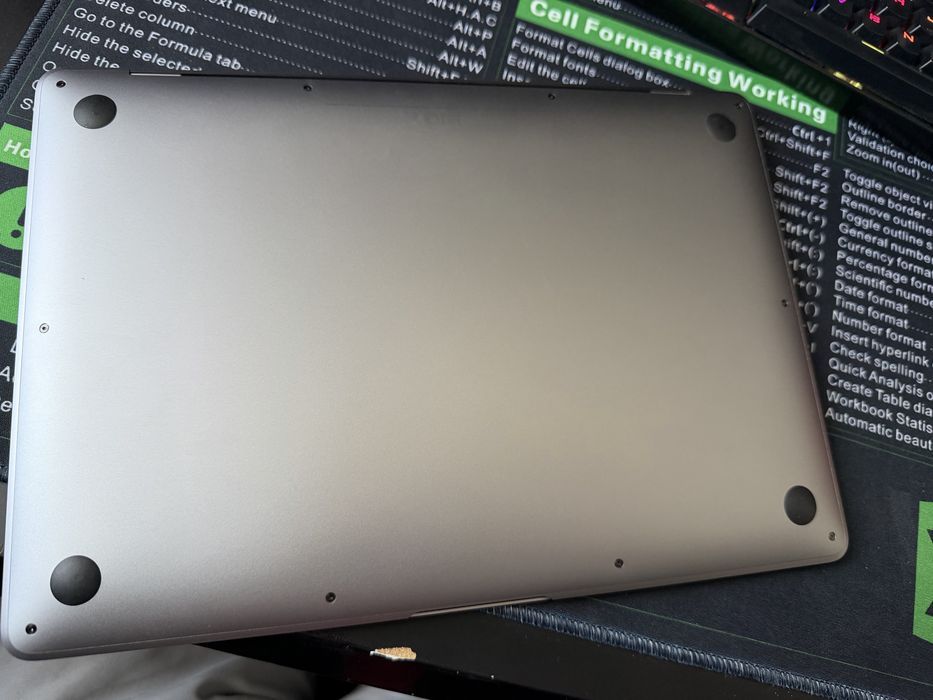 MacBook Air M1 8GB Ram 256SSD 9,9/10 94 cicluri 87%