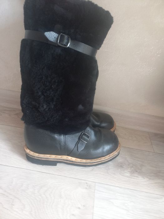 Продам унты новые
