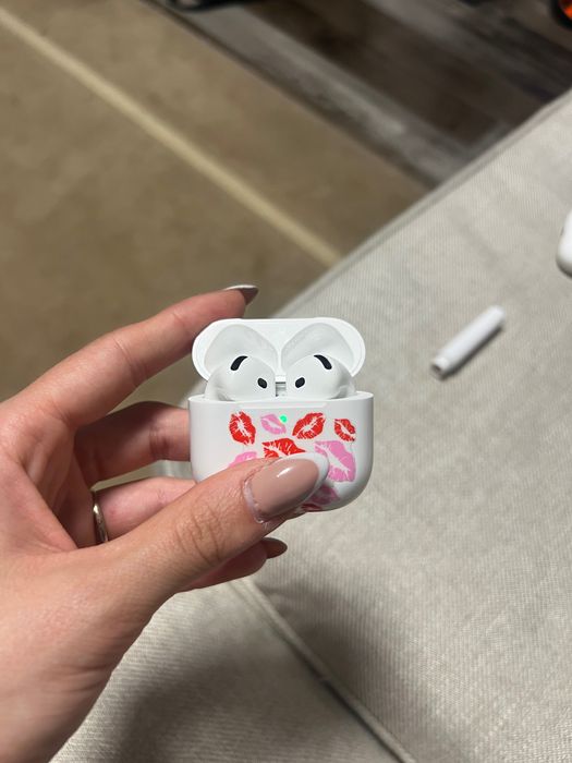 Слушалки AirPods 4