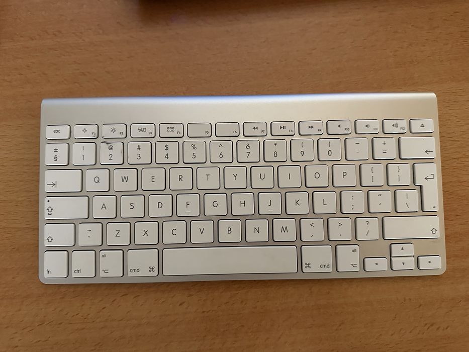 Tastatura Wireless Apple, Model A1314, Bluetooth, Aluminiu qwerty