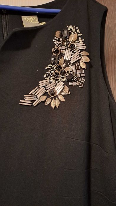 Rochie cu aplicații metalice