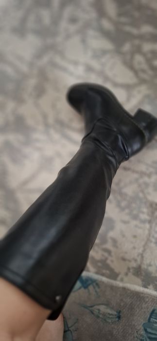 Продам сапожки женские