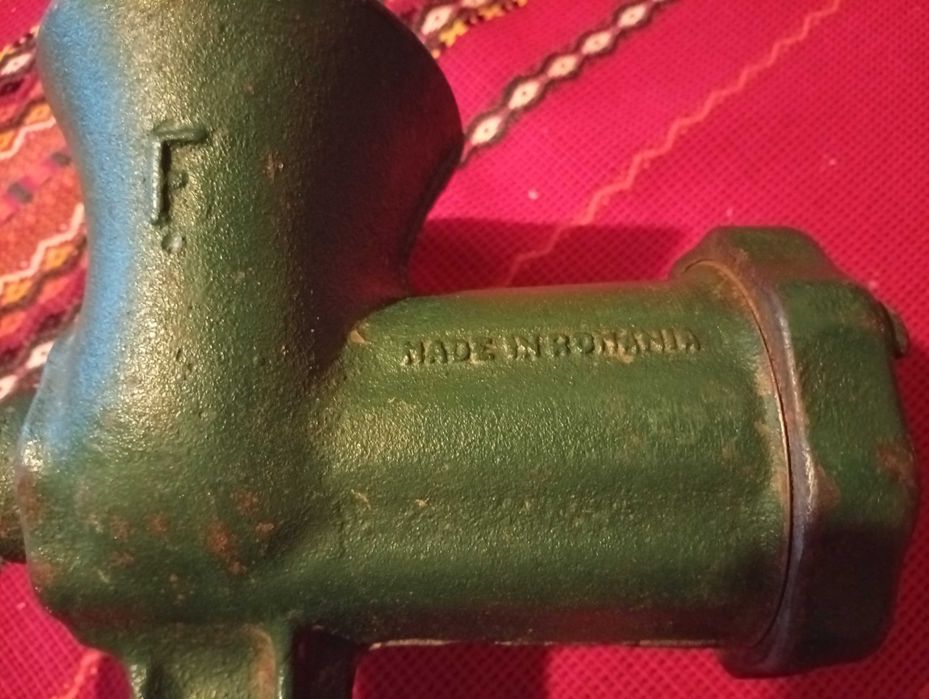 Продавам машинка за мелене на месо и зеленчуци
