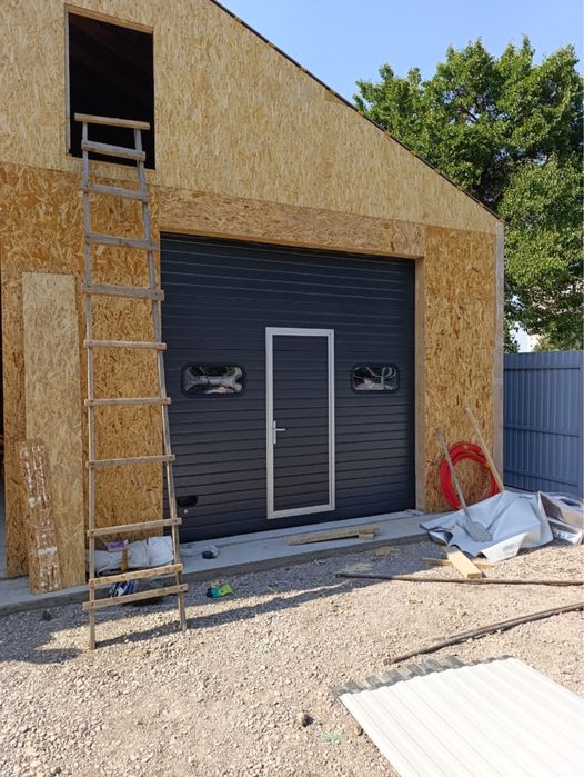 Секционные ворота