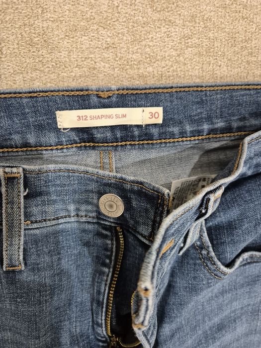 Дънки-дамски, Levis