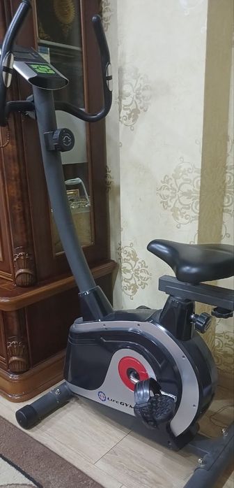 Тренажерный велосипед