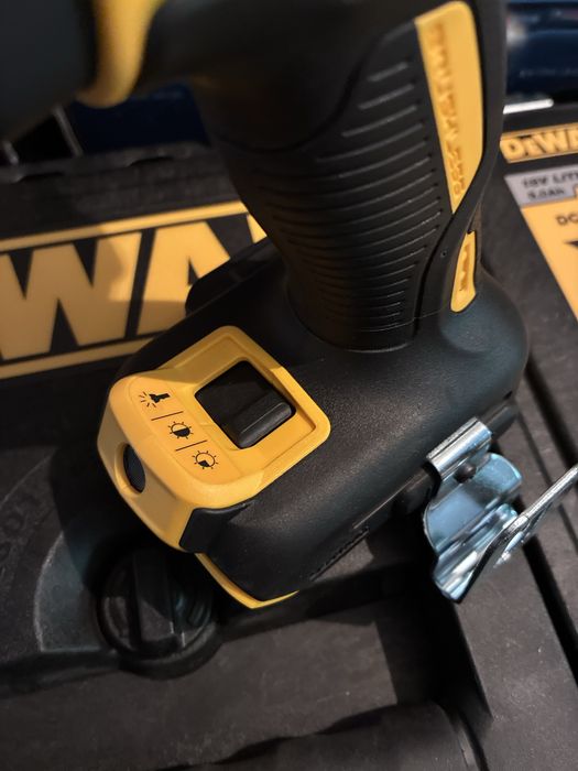 Комби винтоверт Деволт Dewalt DCD796