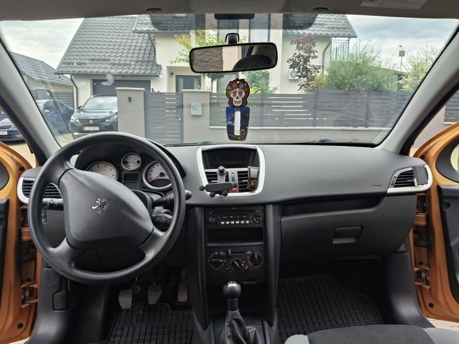 Vând Peugeot 207  an 2008   80.700 km