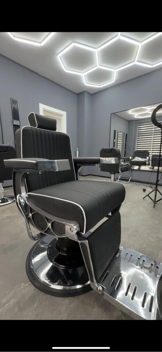 Închiriez post de lucru în salon (coafor-frizerie )