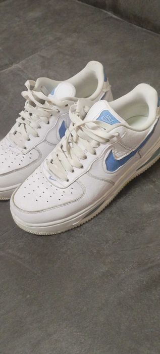 маратонки Nike...