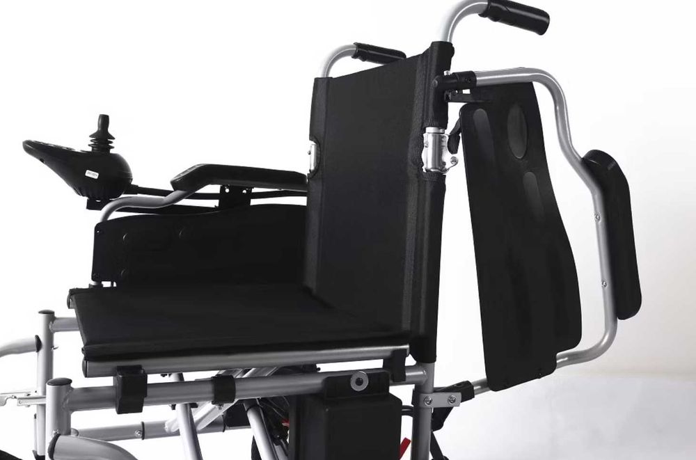 Scaun rulant electric pliabil – cadru metalic solid, baterie puternică, autonomie mare