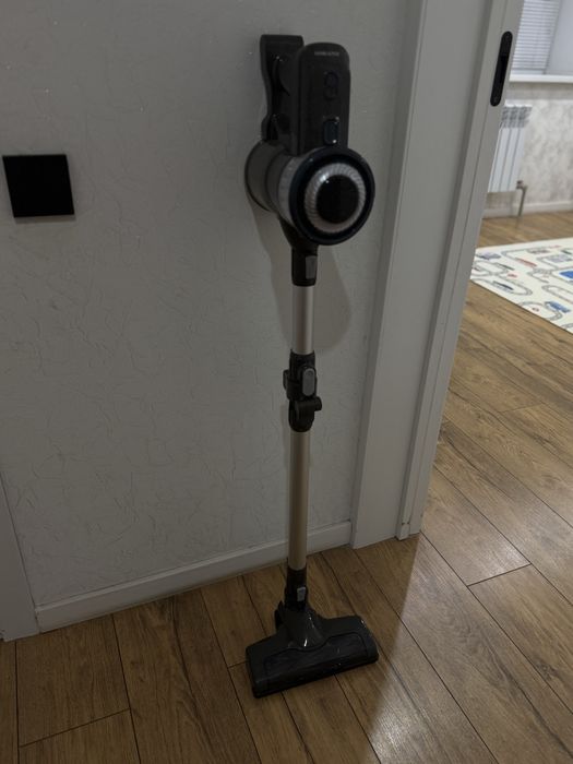 Пылесос вертикальный