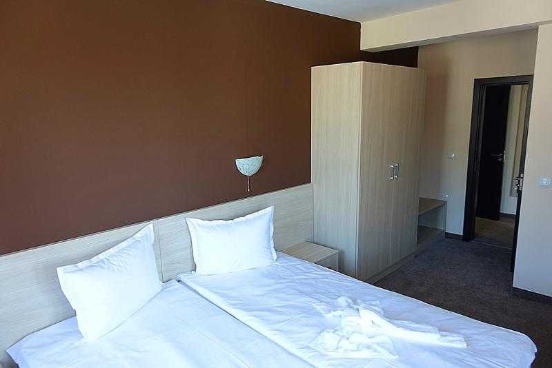Продава се Хотел в Обзор - 1800 кв.м за 708 €/кв.м - Снимка #3