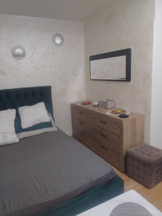 Închiriez Garsoniera