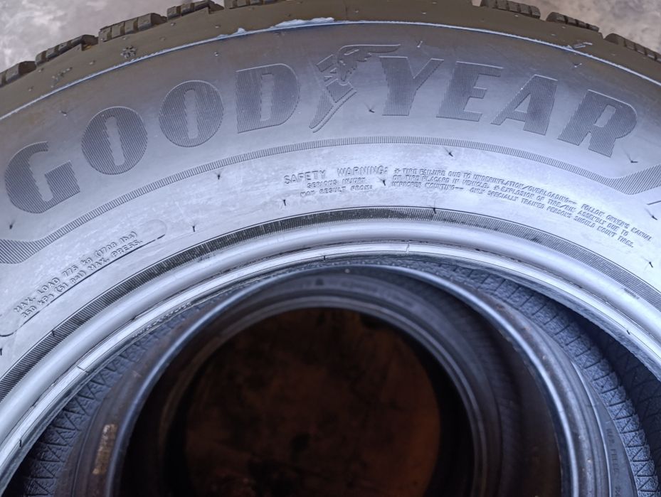 Anvelope de iarnă noi 215 65 17 Goodyear dot 2024