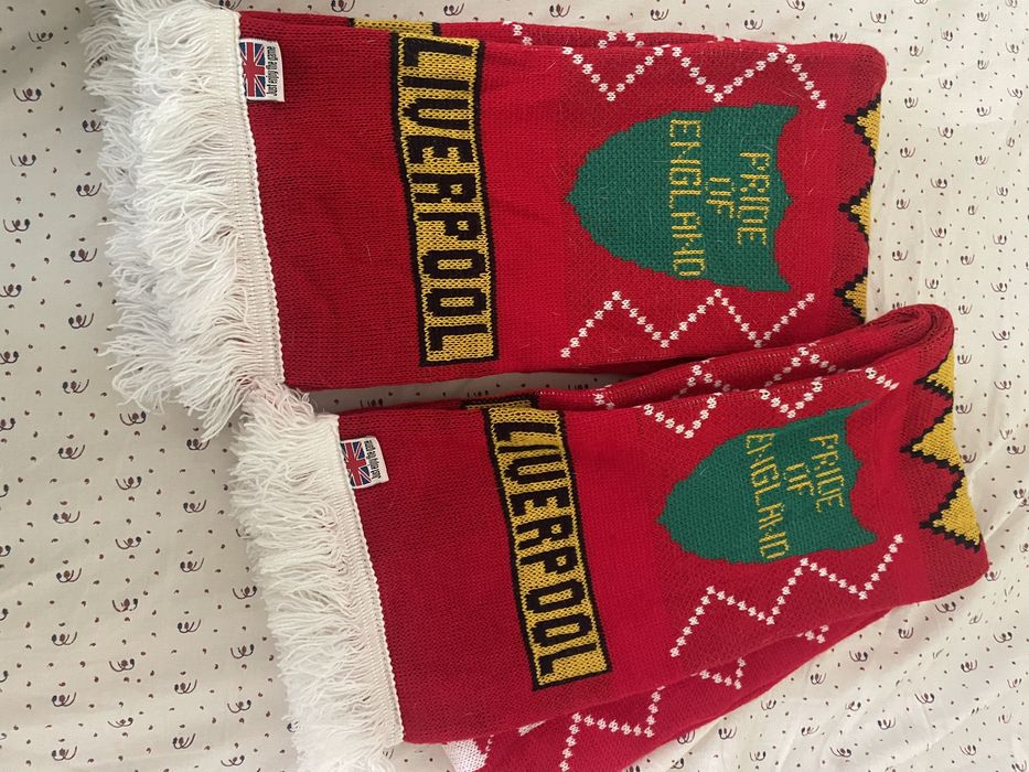 Чисто нови фенски шалове