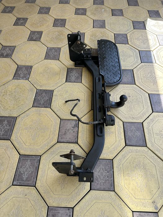 Фаркоп с подножкой на спринтер 1