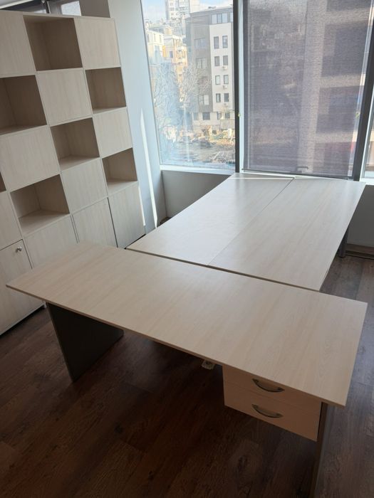 Офис мебели (бюро, диван)