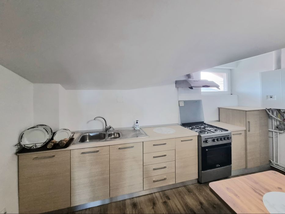 Inchiriere apartament,cu două camere,Mansardă,Str. Magrini Târgoviște