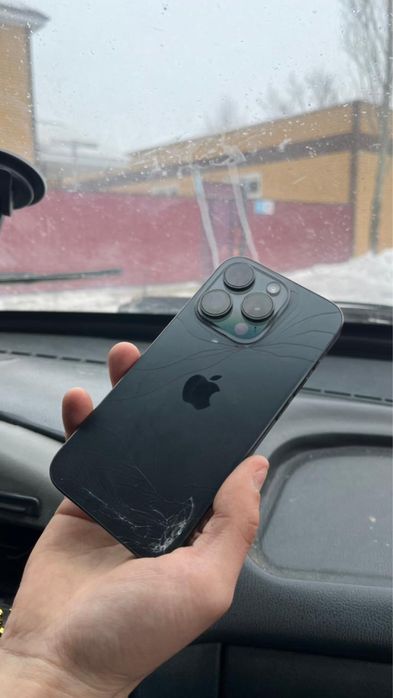 iphone 15 pro каробка имеется