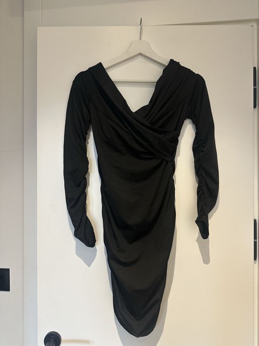 Къса черна рокля с паднали рамене, размер М