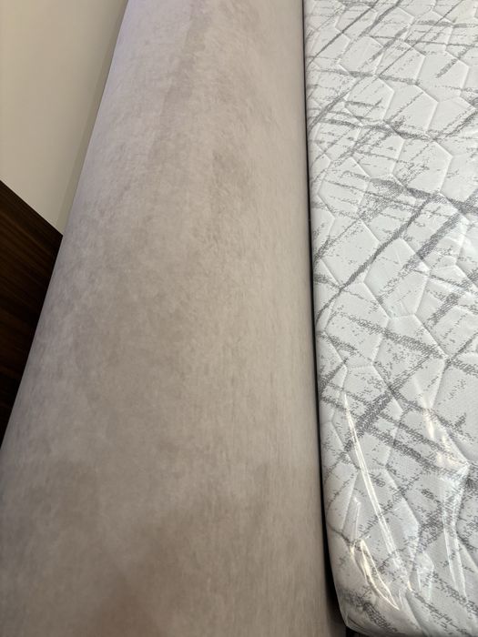 Новый кровать с матрасом