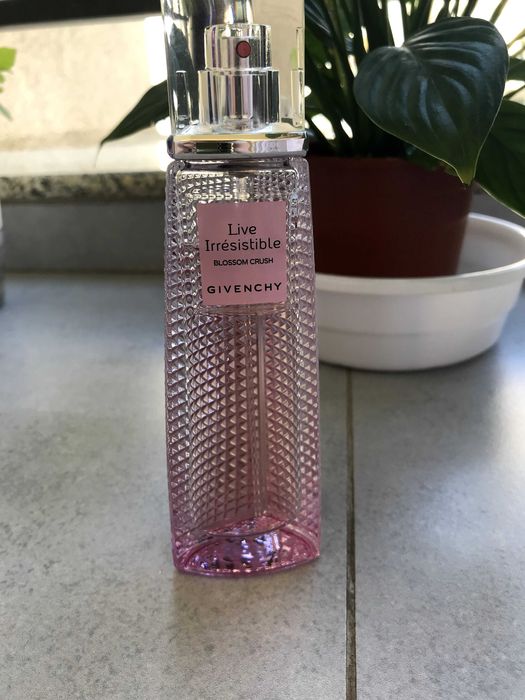 Givenchy Live irresistible Blossom Crush | Туалетная вода (парфюм)