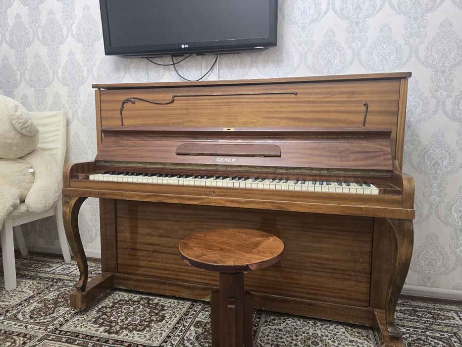 Продам пианино Geyer