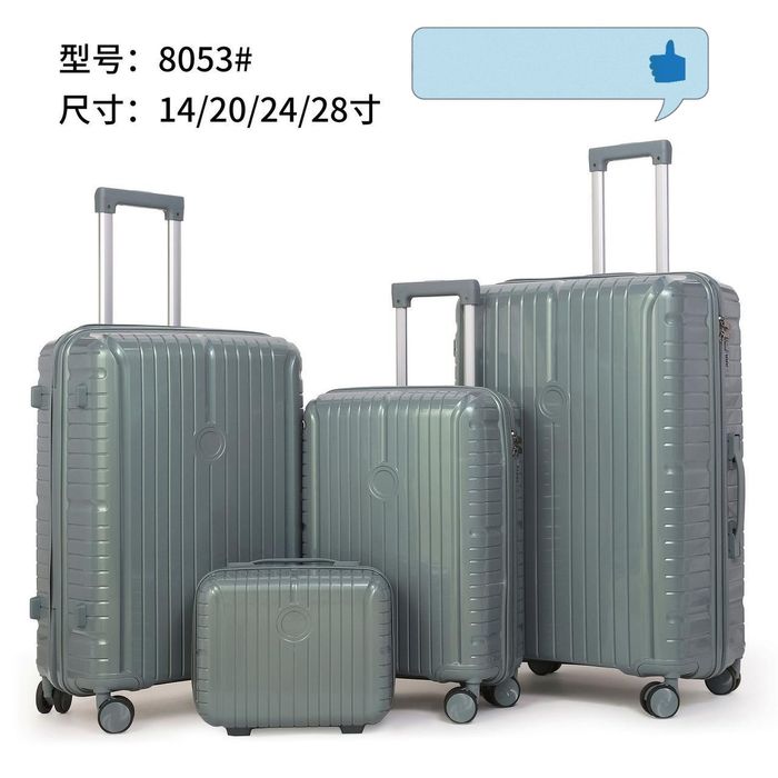 Комплект чемоданов