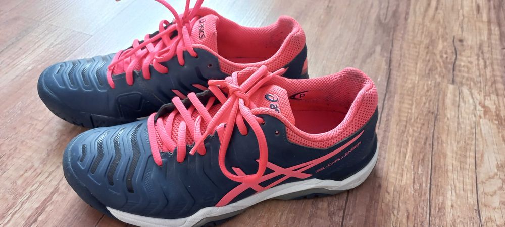 Asics  за зала 39н