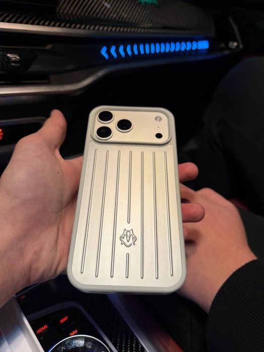 Чехол Rimowa 17 pro max