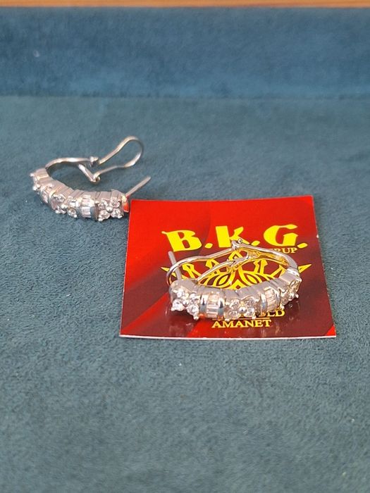 Cercei cu pietre prețioase din aur de 14K Amanet BKG