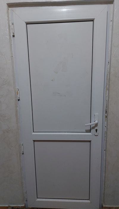 Пластиковый есік сатылады
