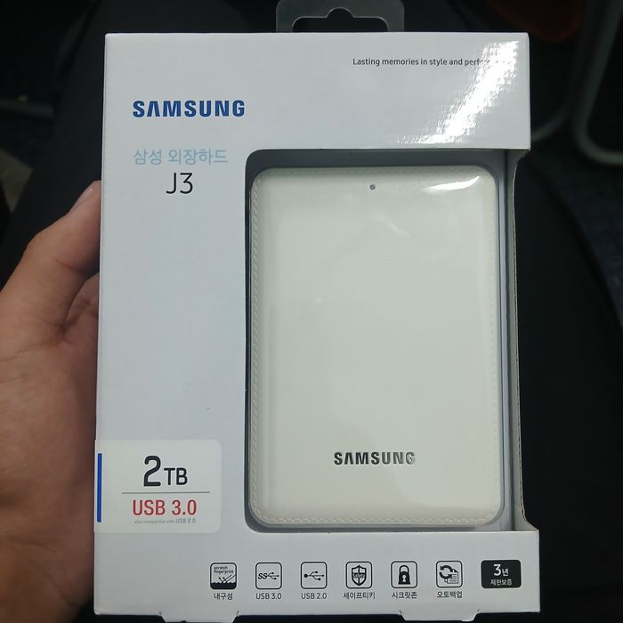 Внешний жесткий диск Samsung J3 Portable 2TB (белый)
