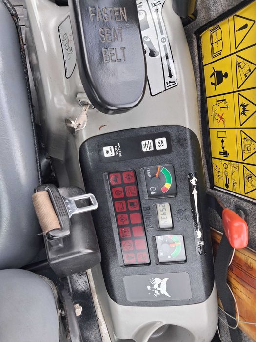 Vând miniexcavato bobcat 425