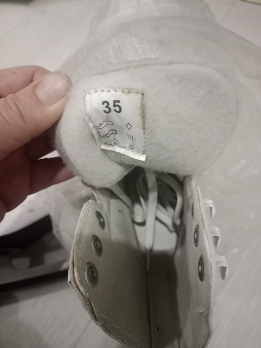 Продам новые коньки