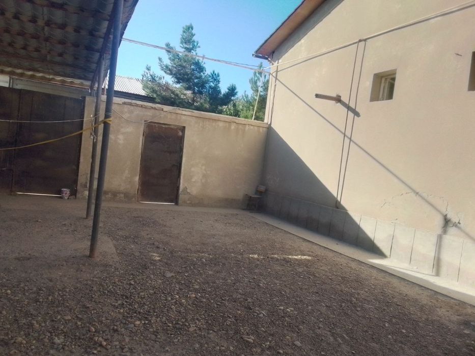 Коттедж сотилади. Угловой Жондор тумани марказида. 6 соток.