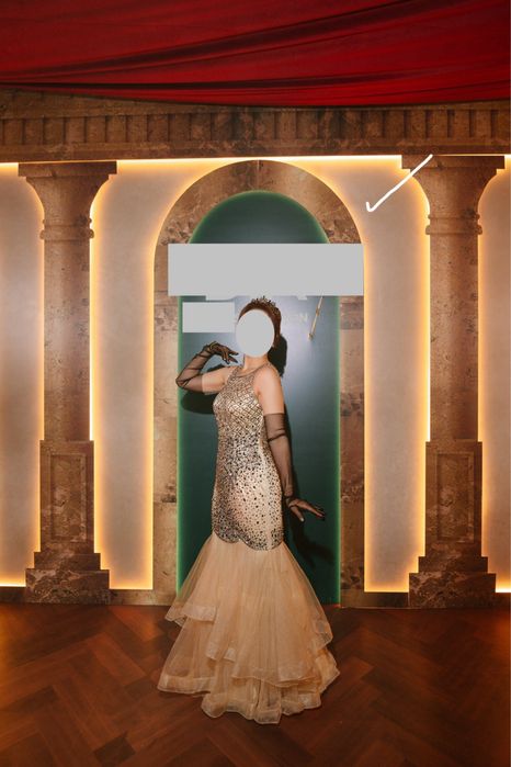 Платье расшитое камнями