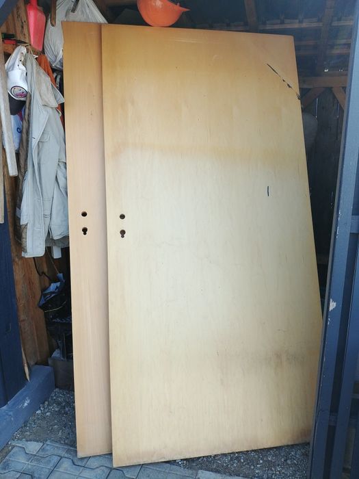 Ușa de lemn pentru interior