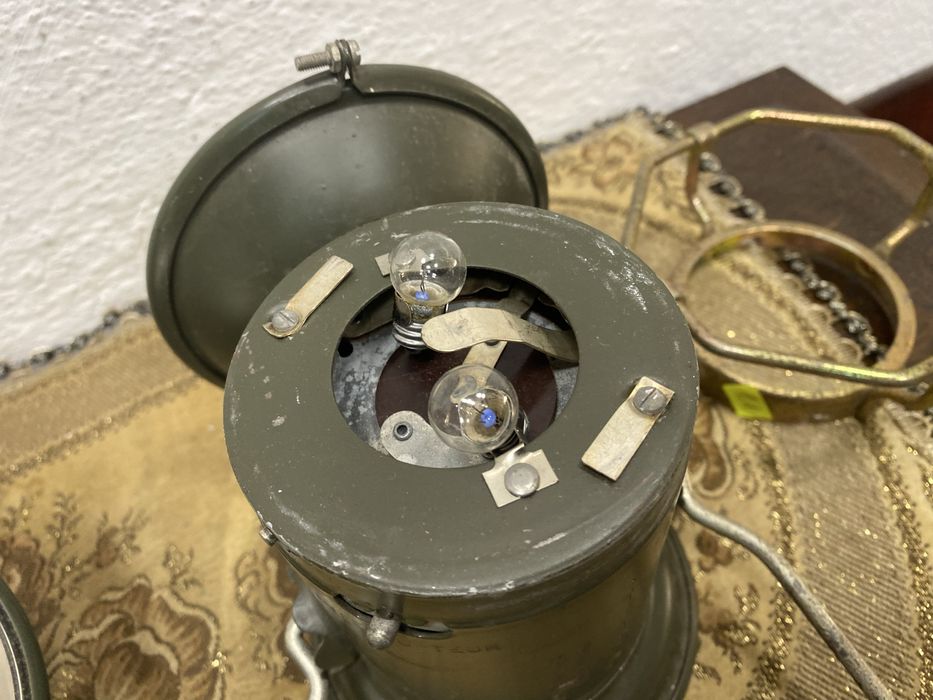 Влакови фенери Френски железопътни фенери произведени за армейски цели