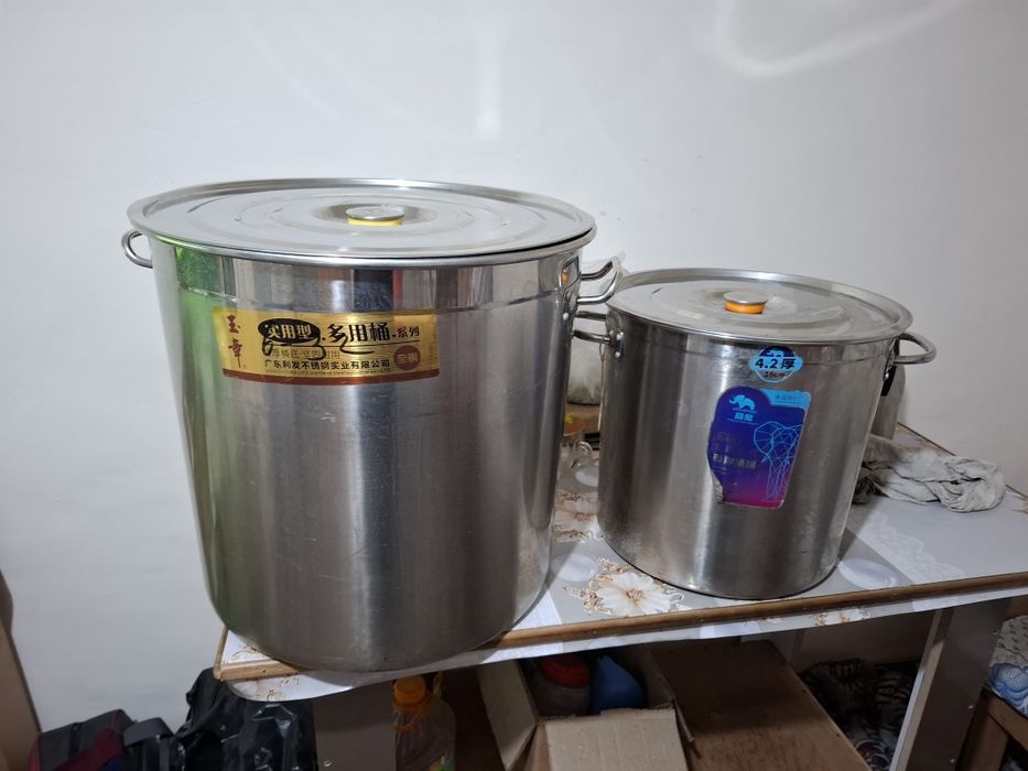 Кастрюли 80 и 40 литров. Цена договорная.