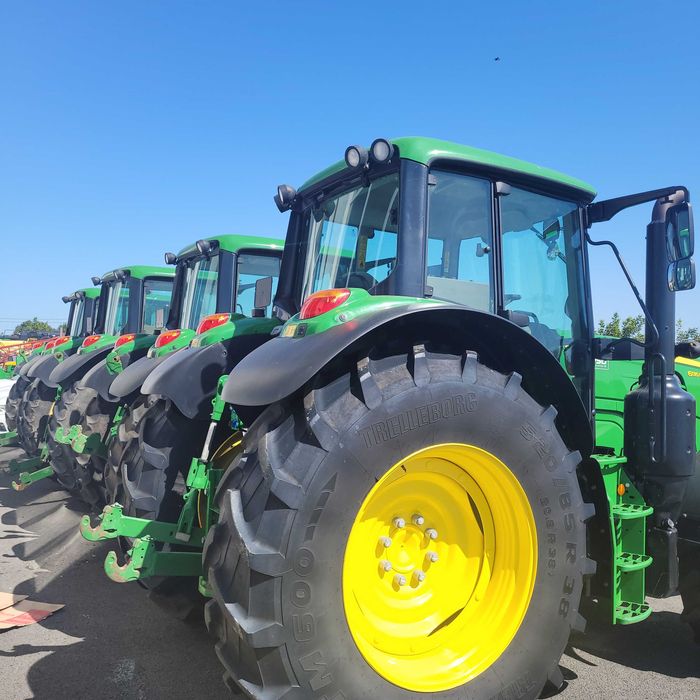 Tractor John Deere 6135M